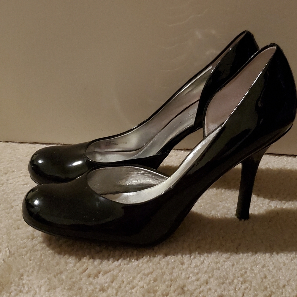 Patent leather black heels